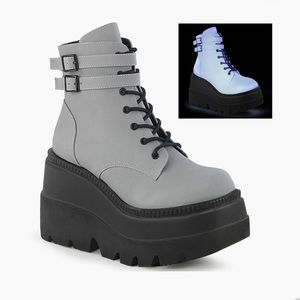 Demonia Shaker-52 Reflective Platform Boots Size 9.